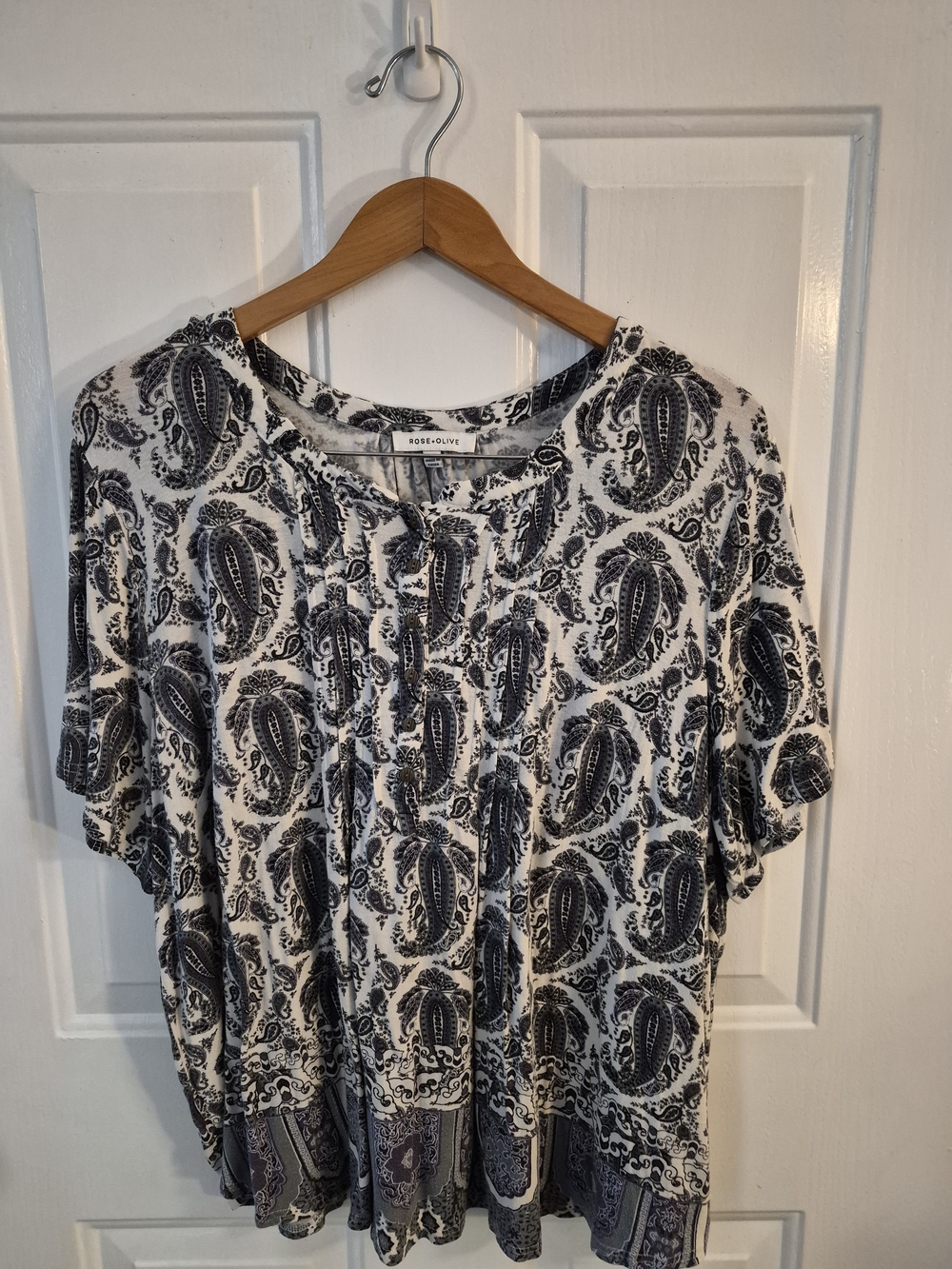 Rose & Olive Navy and White Paisley Short Sleeve Too